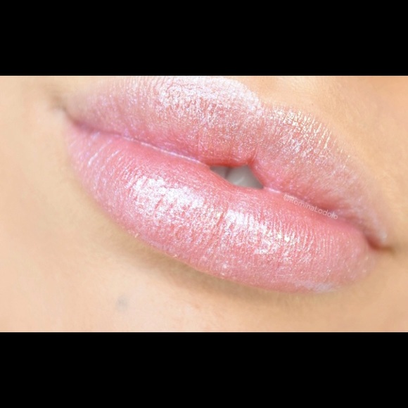Almay goddess lipgloss- angelic - Picture 3 of 3